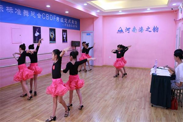 海之韻藝術(shù)培訓(xùn)學(xué)校 點(diǎn)亮藝術(shù)的殿堂，成就夢想的舞臺